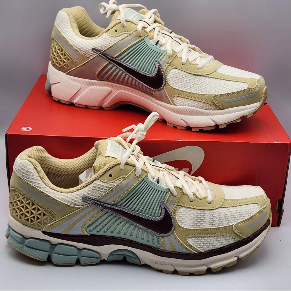 Nike Zoom Vomero 5 SE in Team Gold and Brown